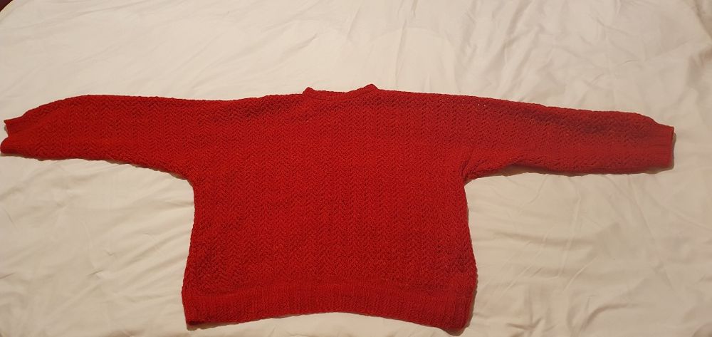 Pulover lana lucrat manual S-M foarte bun rosu