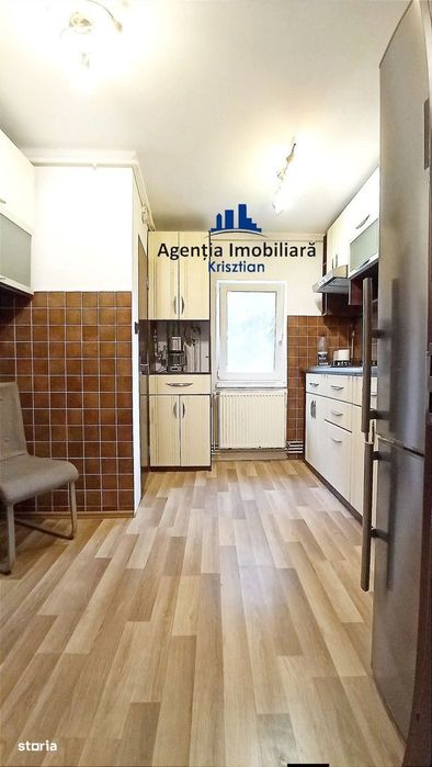 Apartament cu 4 camere de vânzare zona Micro 16 — fotografia 3