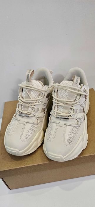 Запазени обувки Steve Madden No. 38