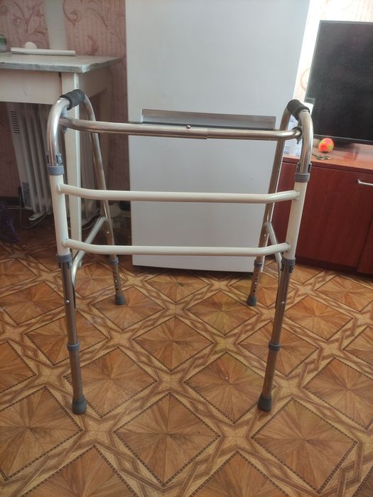 Продам ходунки для взрослых