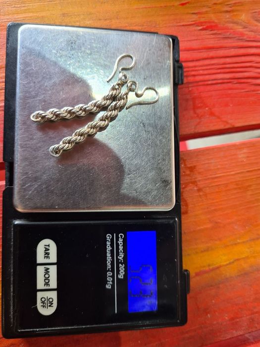 Продаётся женская серебренная цепочка и серьги.