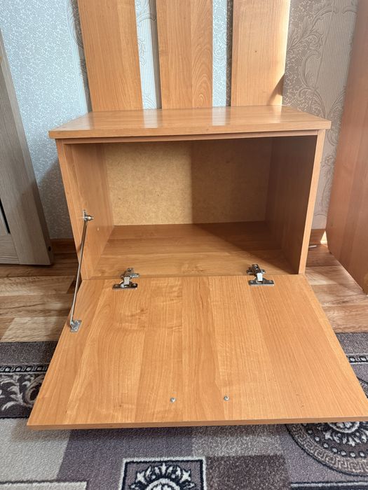 Продам вешалку с тумбой