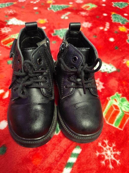 Vând ghetuțe fetiță din piele