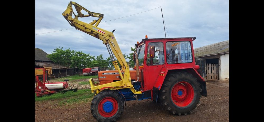 Vând tractor universal 643 DTC cu incarcator frontal