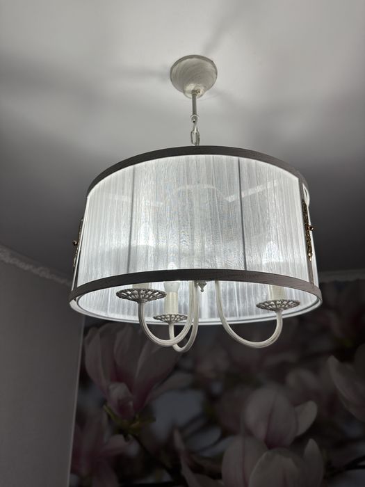 Продам люстру