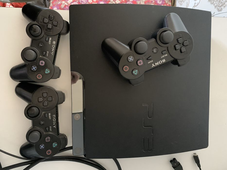 Playstation 3/250gb/ 3 ta pult.