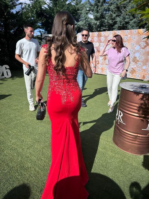 Rochie de ochazie purtata o singura data , rochita mai are inca o fusta lare se leaga in talie