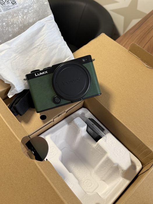 Camera foto Lumix Jet Black 24 MP 6K eith S 18-40 mm f / 4.5-6.3