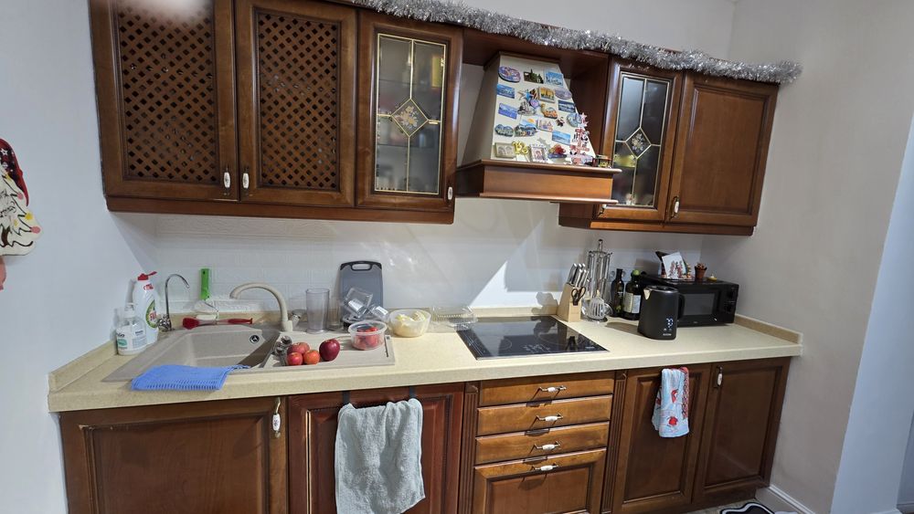 Кухня коричневая