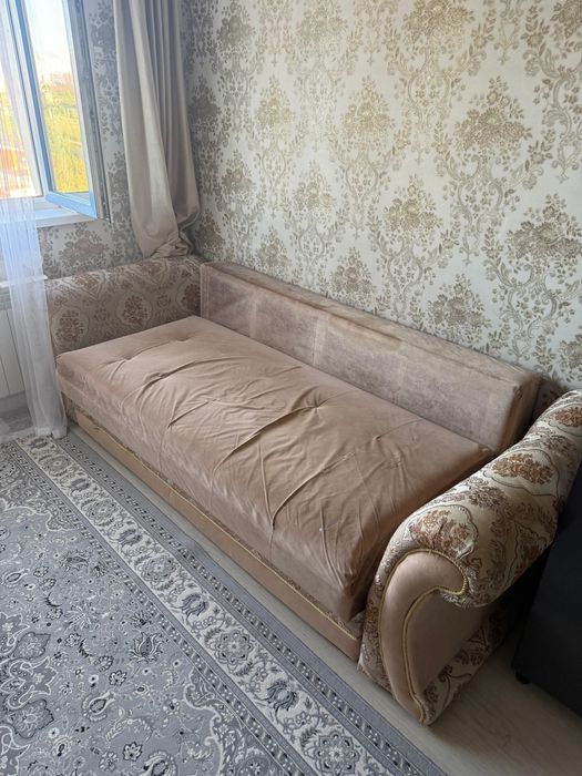 Отдам даром диван.
