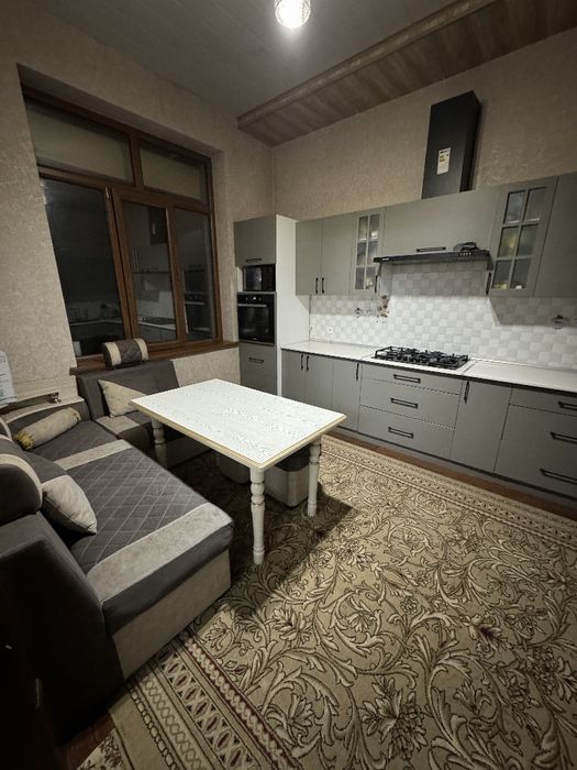 Таййор уй сотилади 9 хона + 2 холл + подвал