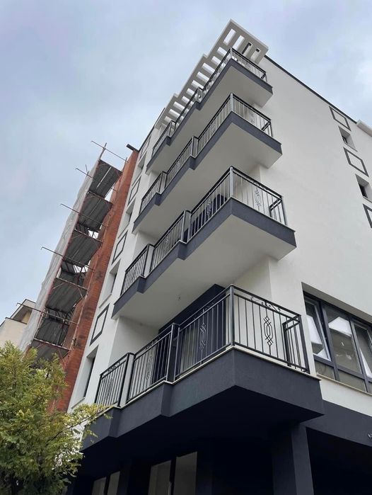 Ковано желязо: врати парапети огради и др