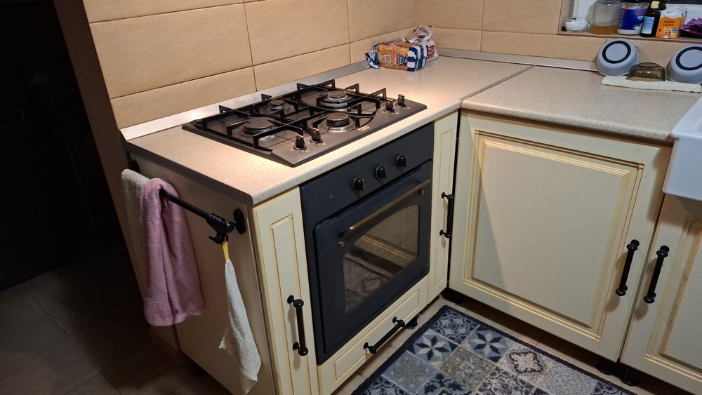 Bucătărie de culoare crem