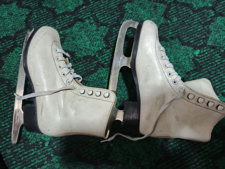 Продаётся  Фигурные коньки