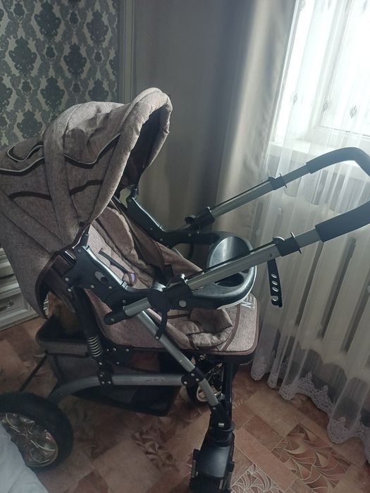 Продам коляску . Зима-осень.