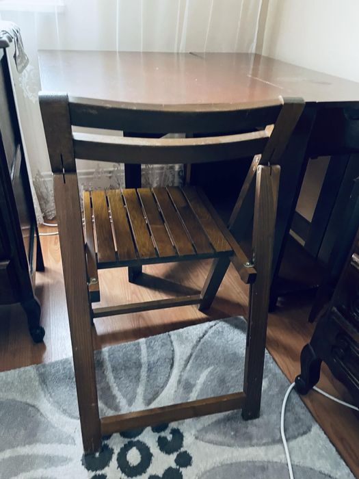 Masa plianta extensibila pentru 6 persoane, +4 scaune