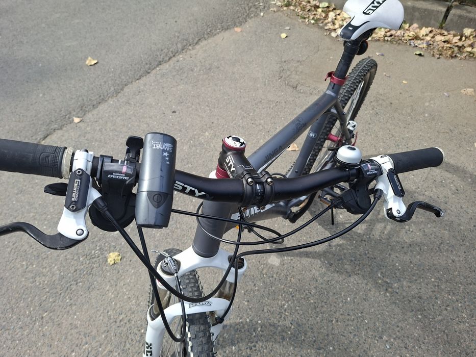 Bicicleta Bulls, frane hidraulice 
Furca telescopica, maneta blocaj