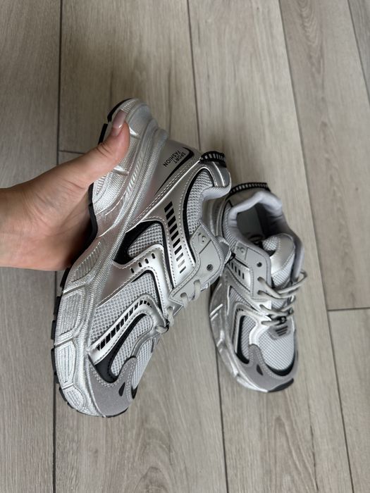 Кроссовки новые 38 размер