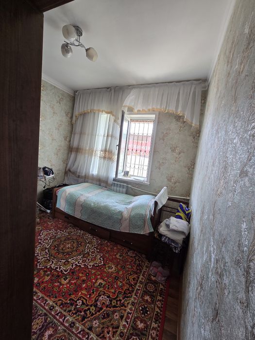 40 лет массив-1 продаётся квартира 5/5/5