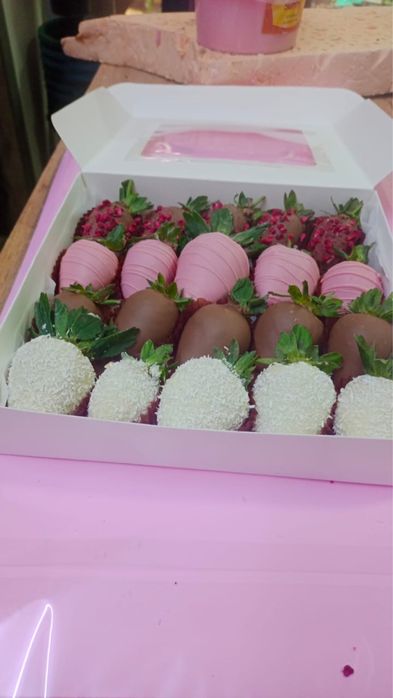 Клубника в шоколаде  Астана