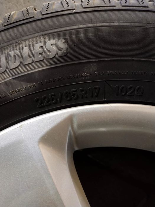 Продам зимние шины 4 балона