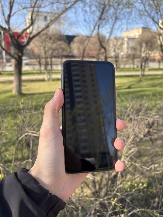 продам айфон 11 срочно