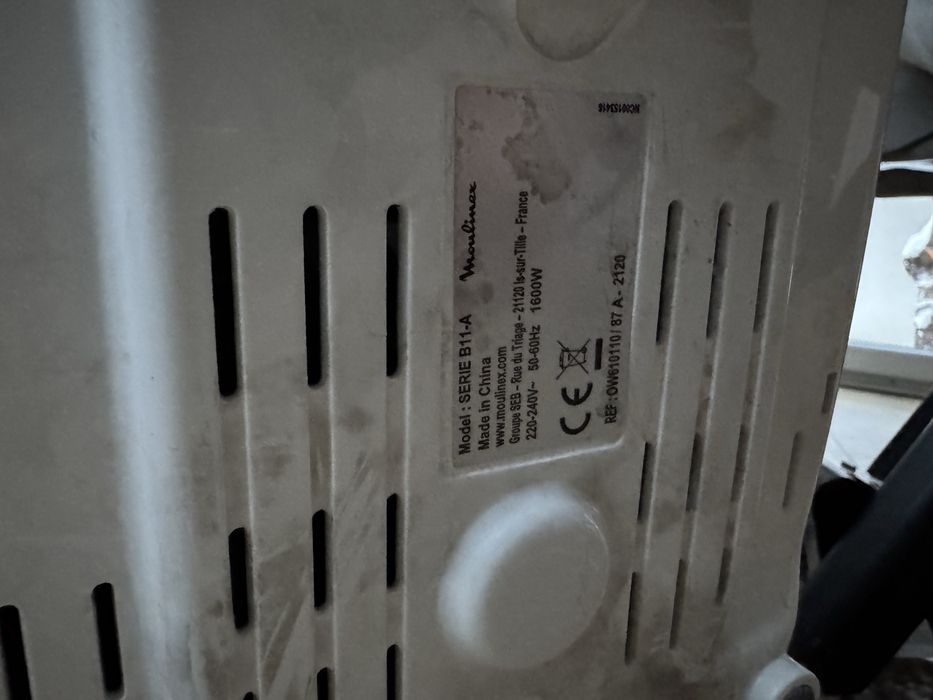 Aparat Moulinex 1600W – defect, NU pornește – pentru piese