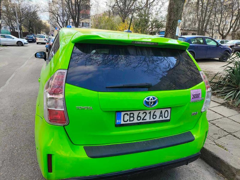 Такси под Аренда към Taxi Me,Toyota Prius+,7 Местен,Хибрид плюс Газ-68лв/35 евро на ден