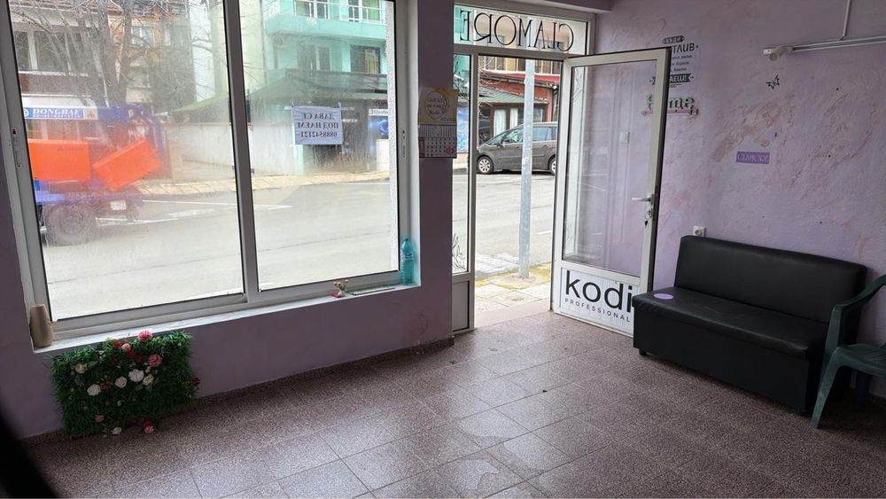 Дава се под наем Магазин в Китен - 18 кв.м за 498.27 € - Снимка #1
