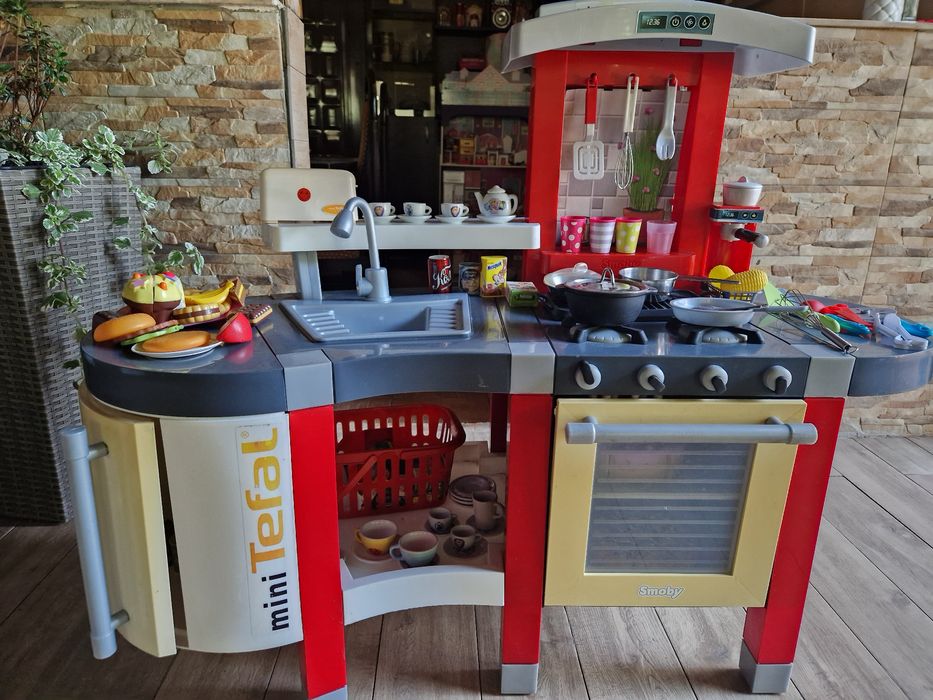 Bucătărie mini Tefal Smoby cu accesorii.