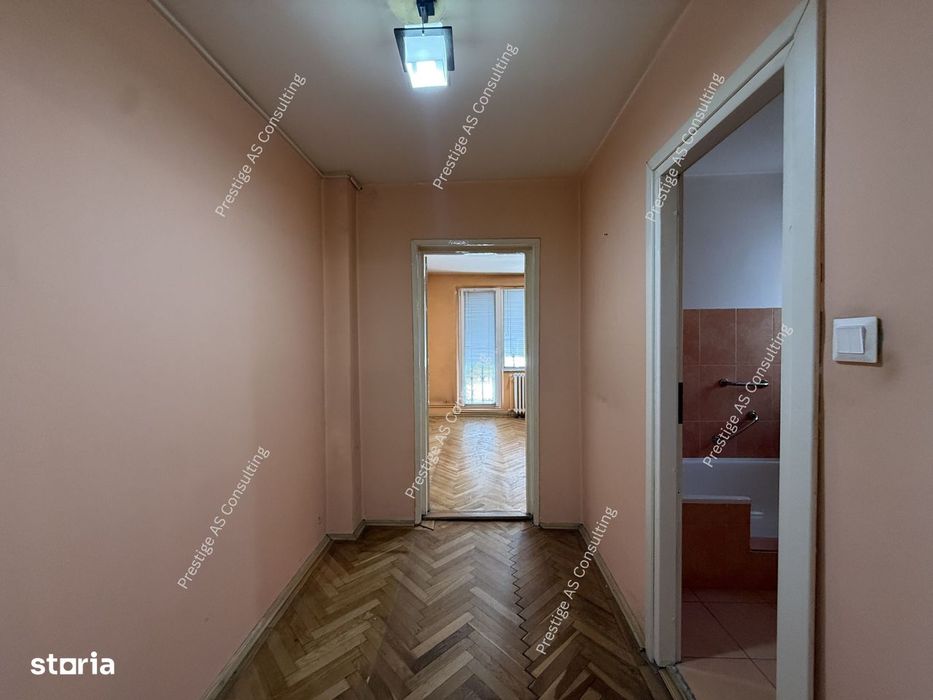 Apartament 4 camere, parter inalt zona Punctele Cardinale - Central