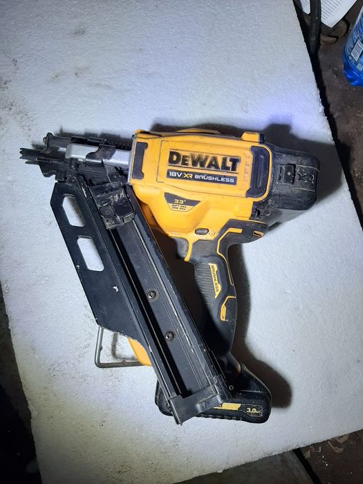 Devalt pistolcuie dcn930 ca nou 2025.