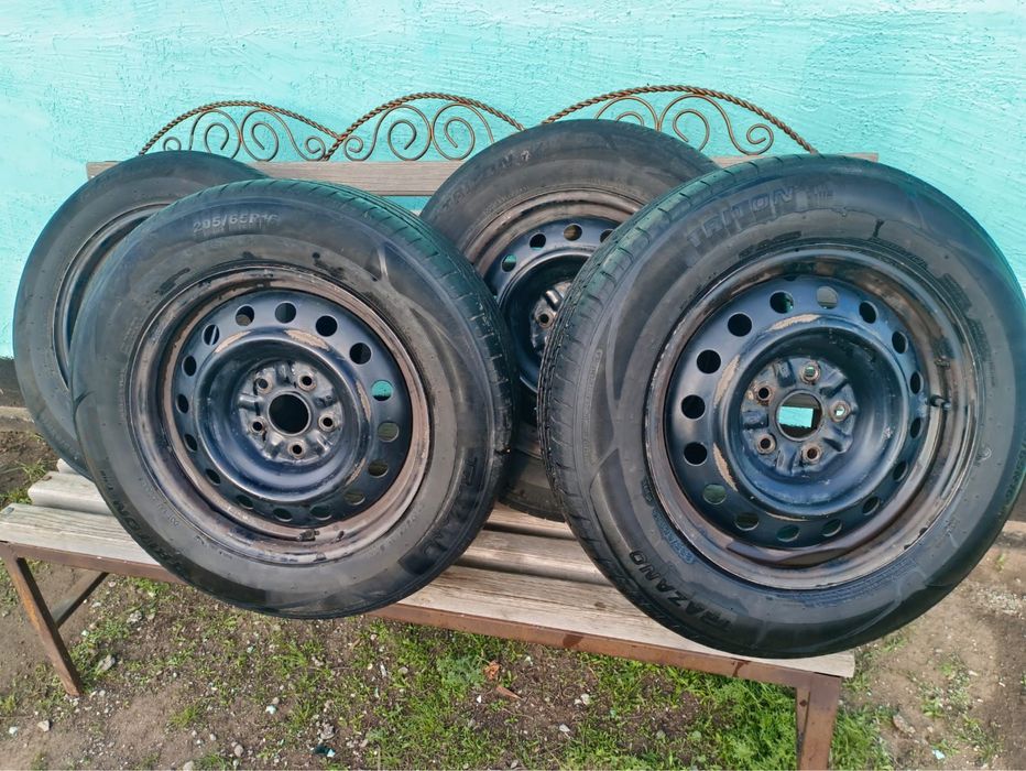 Продается шины в комплекте