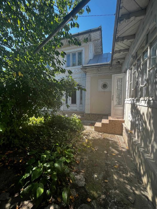 Vând casă cu etaj și teren Vânători Neamț langa Târgu Neamt