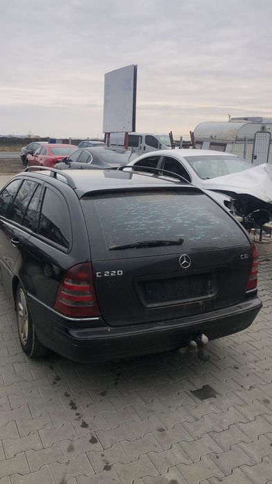 Dezmembram Mercedes-Benz C Class 2.2 CDI an fabr. 2003