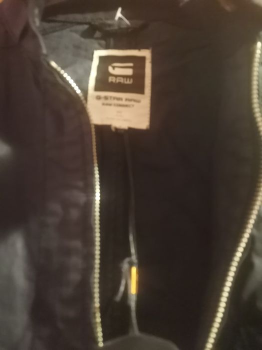 Vand geaca  neagra de damă