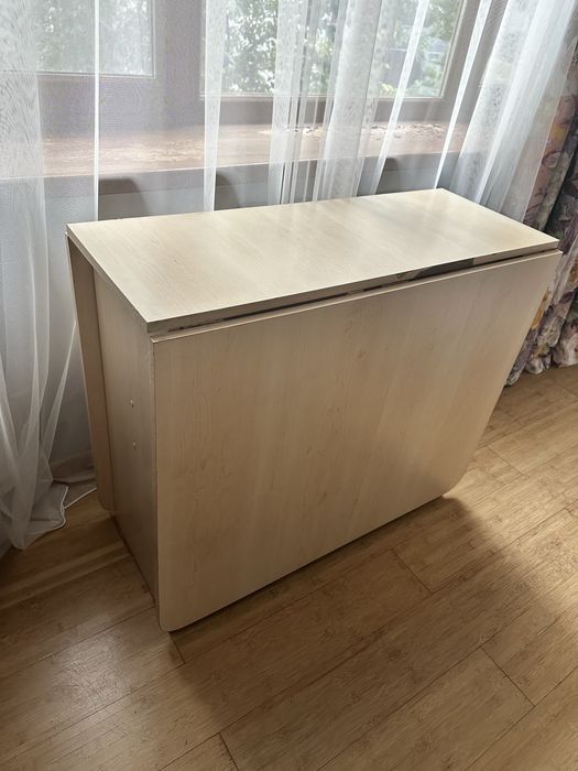 Продам стол книжку