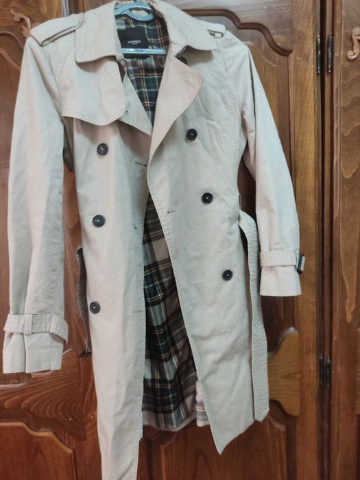 Стильный тренч Mango