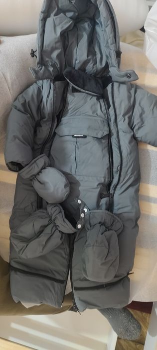 Комбинезон зима . Есть мех капюшона