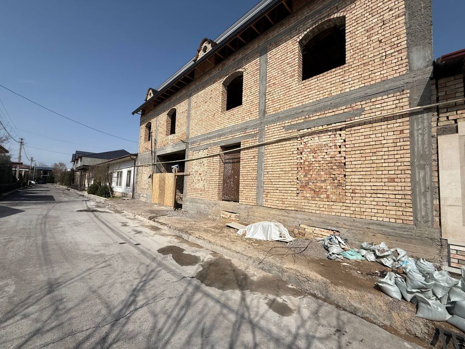 Мирзо Улугбекский район махалля Фаровон 6 соток 1,350 м² 12 комнат
