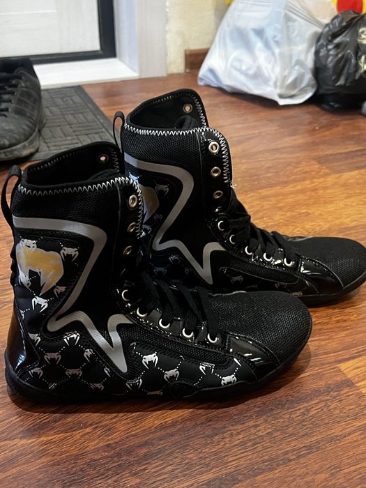 продам боксерки хорошие venum