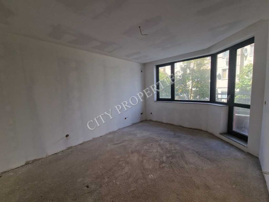 Продава се Тристаен апартамент в Благоевград, Освобождение - 110 кв.м за 1091 €/кв.м - Снимка #2