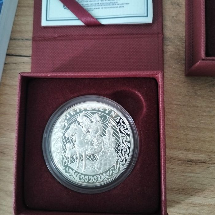 Продам монеты серебро 925° 1oz=31.1гр.