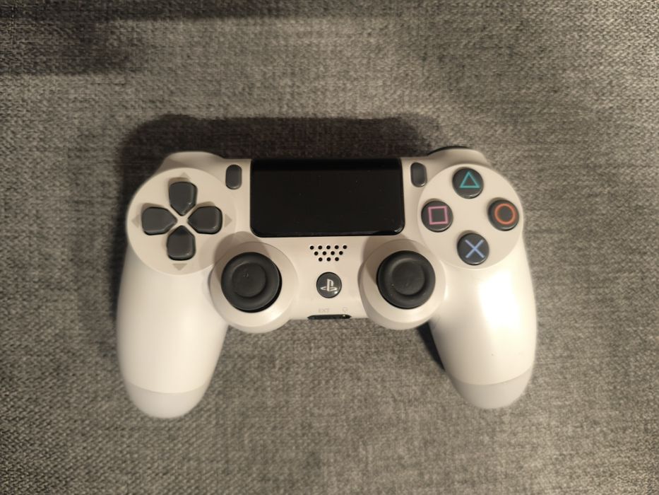 PlayStation 4 Pro 1TB + Charging Station + 2 контролера + 3м кабел