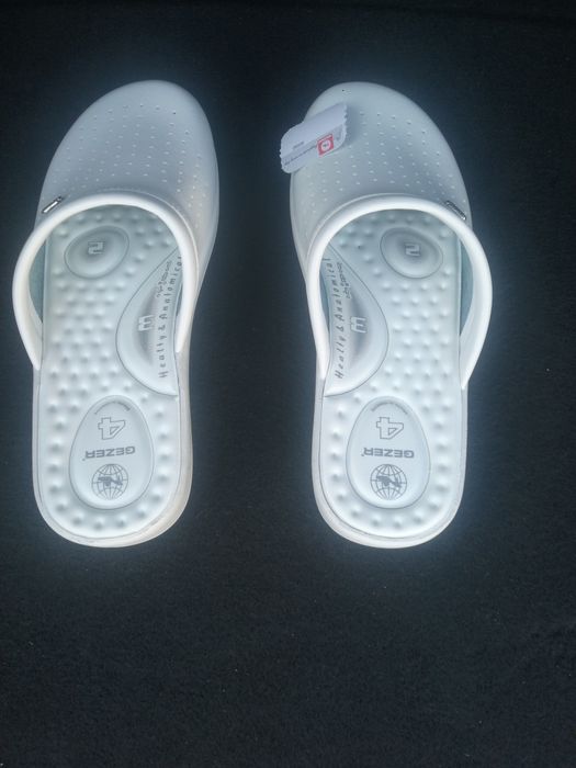 Oferta Saboți medicali femei și barbati piele ecologica