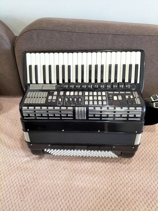 Италиански Акордеон 3712 Black Same Mode 500 .
