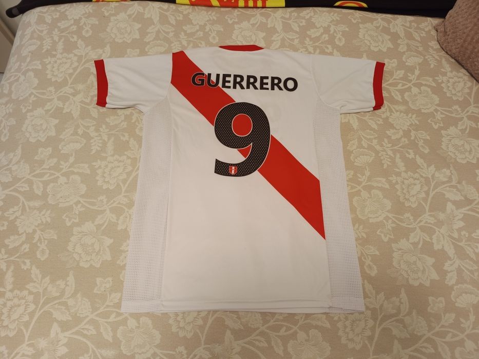 Футболна тениска на Перу!