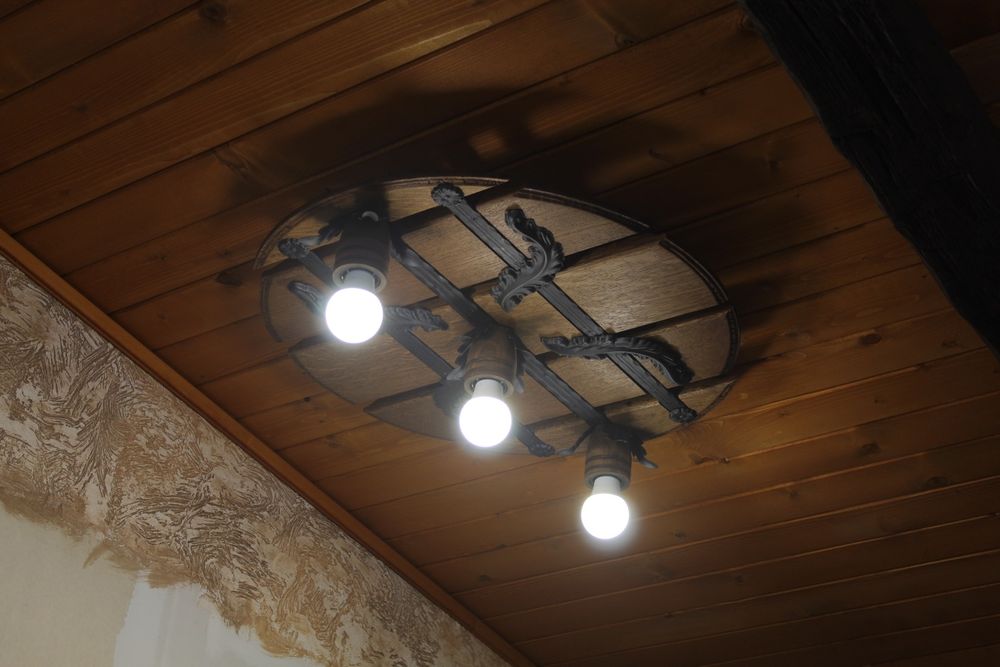 Абажур от дъно на дъбово буре.