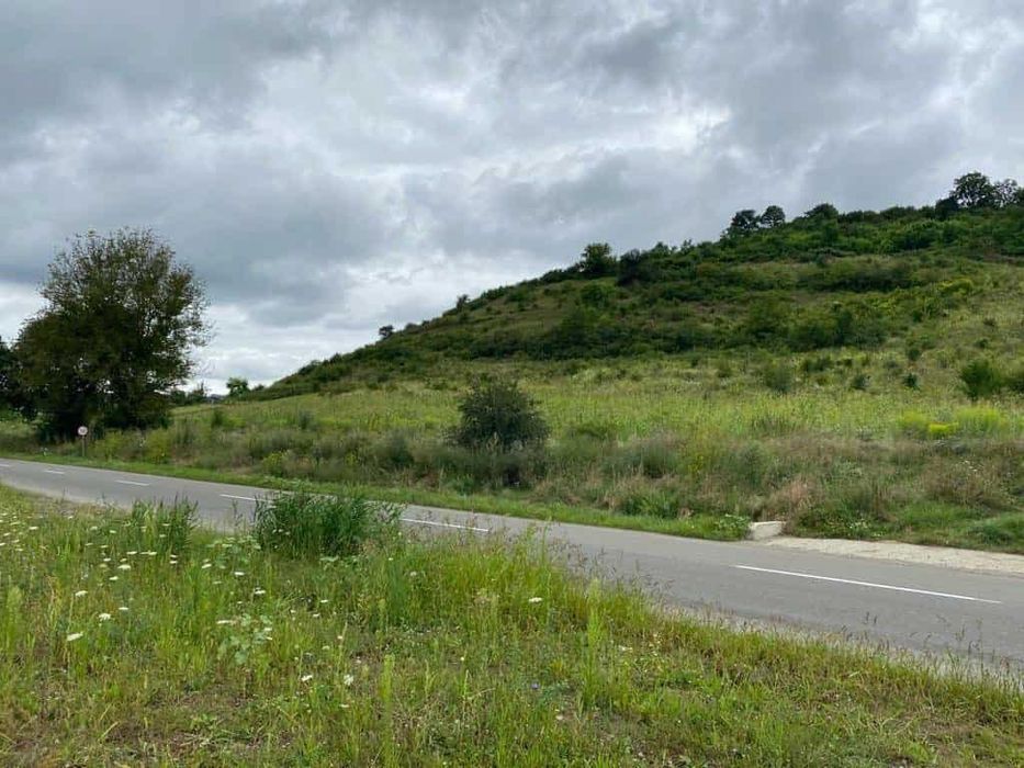 Teren de vânzare Livezeni cu deschidere 110 m la drum principal