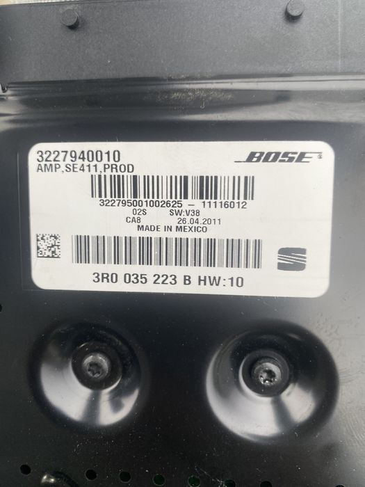 Vand subwoofer bose pentru seat exeo si audi a4